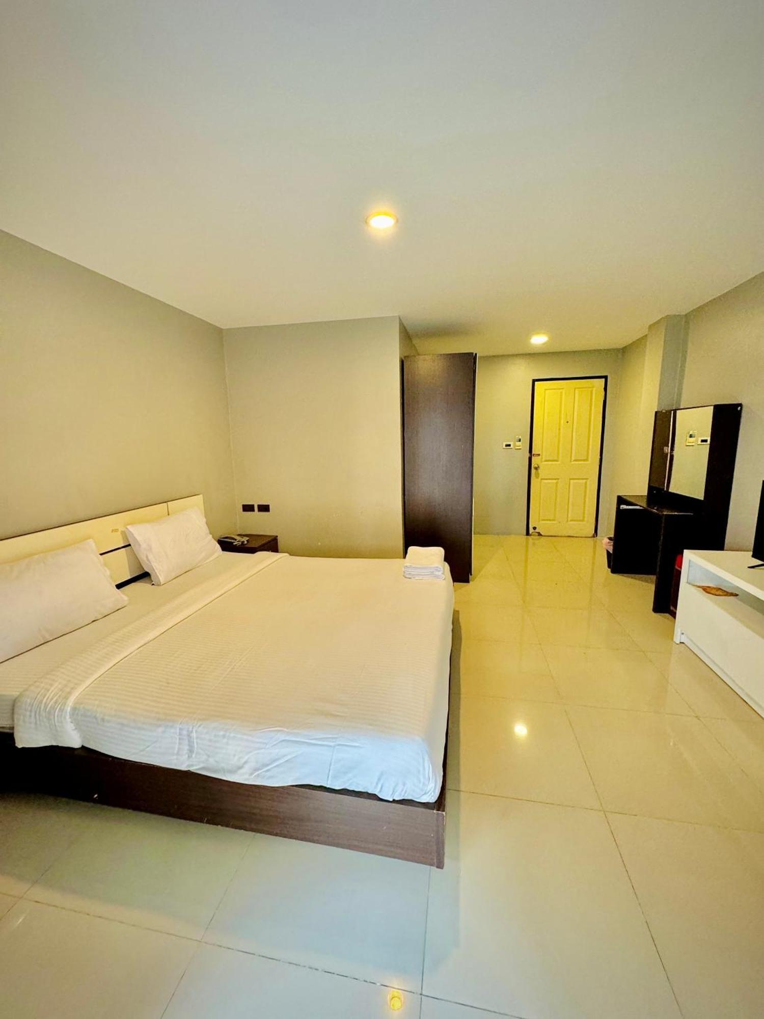 Vibe Walking Street 3* Pattaya