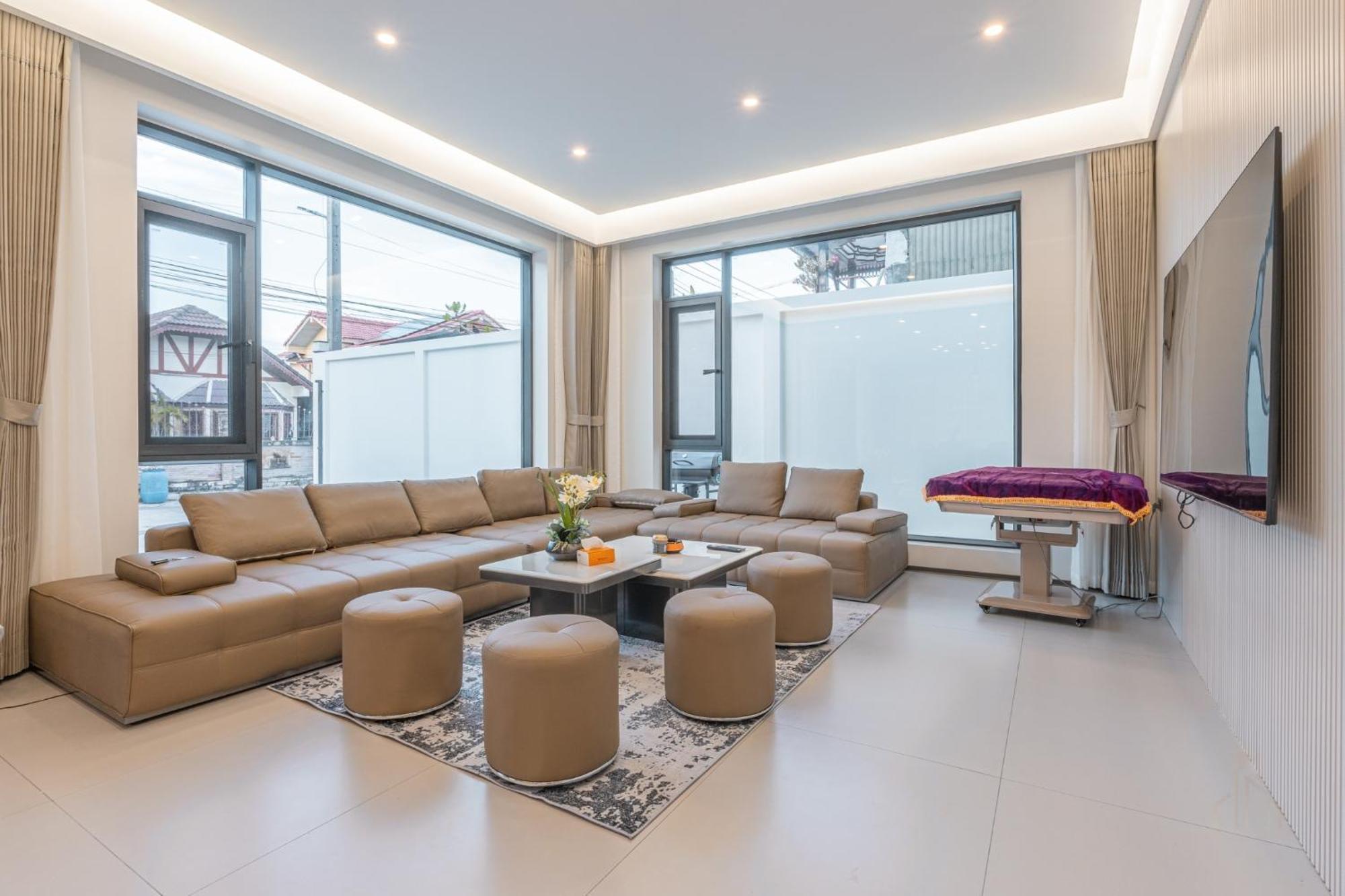 Villa Urban 4 Bedroom-independent Swimming Pool And Ktv Pattaya