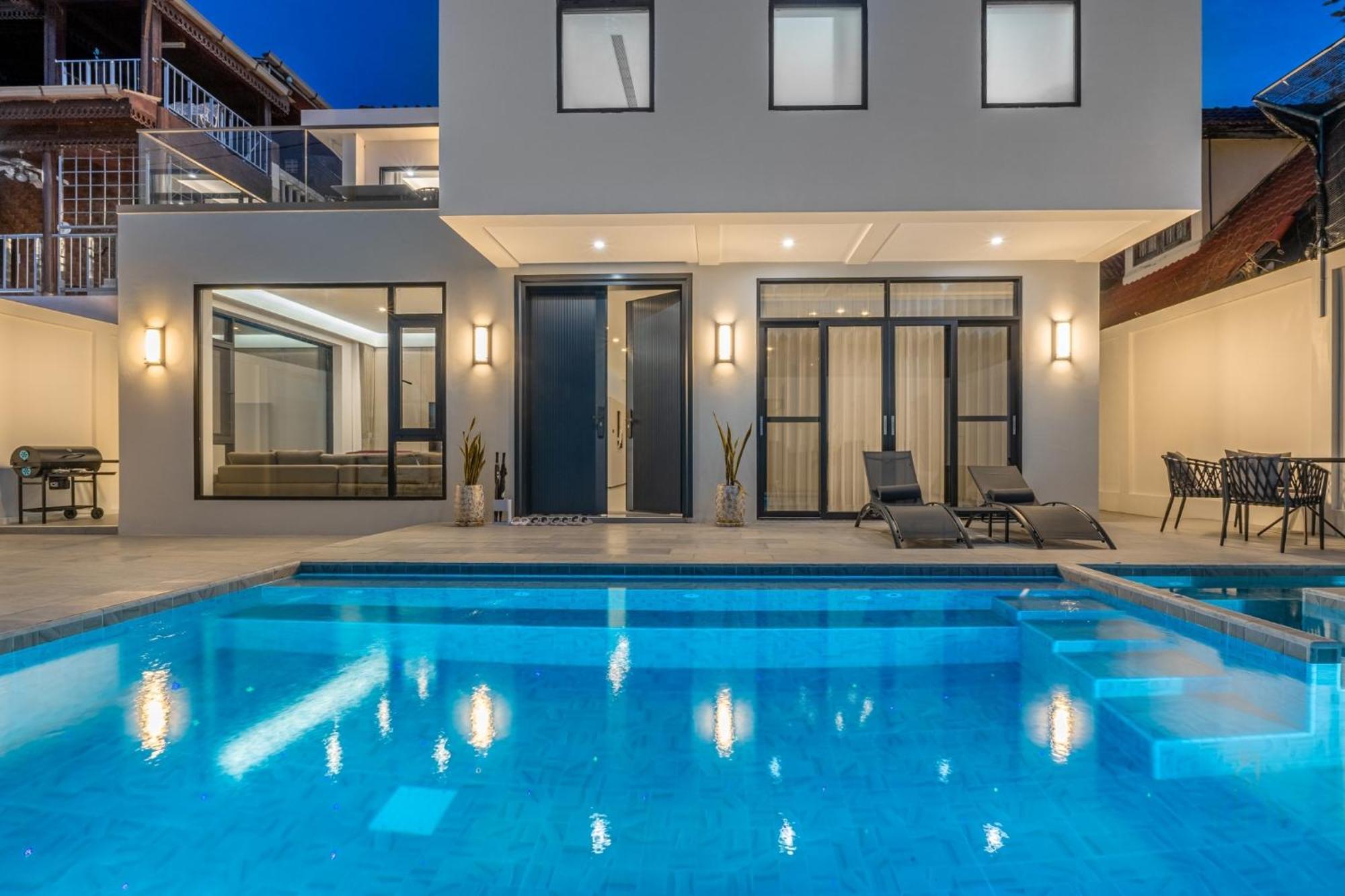 Urban 4 Bedroom-independent Swimming Pool And Ktv * Pattaya
