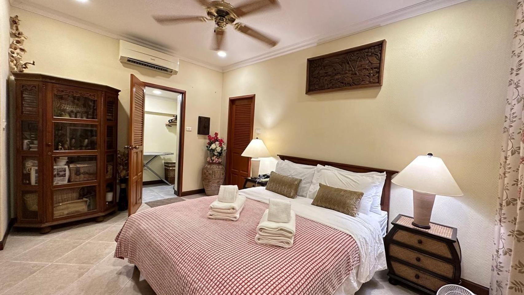 Luxury 205sqm Pool In Location 5min To & Walking Street Villa *