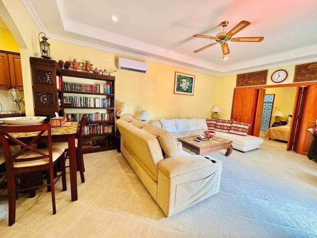 Villa Bali Style Luxury Pool Near & Walking St! Pattaya