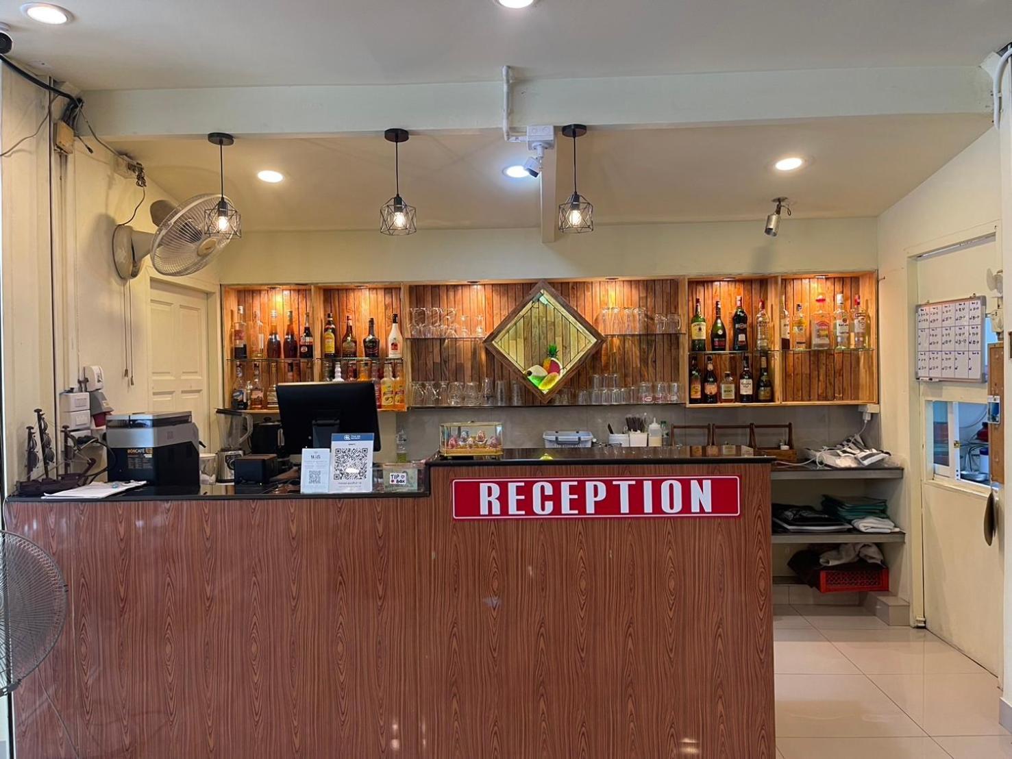 Malee And Restaurant