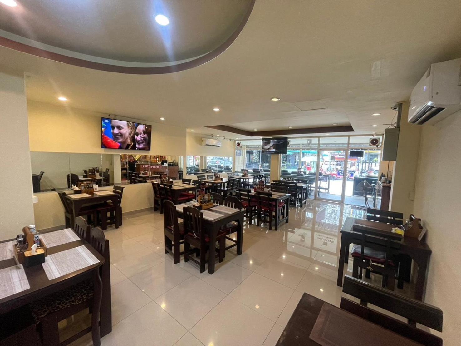 Malee And Restaurant *