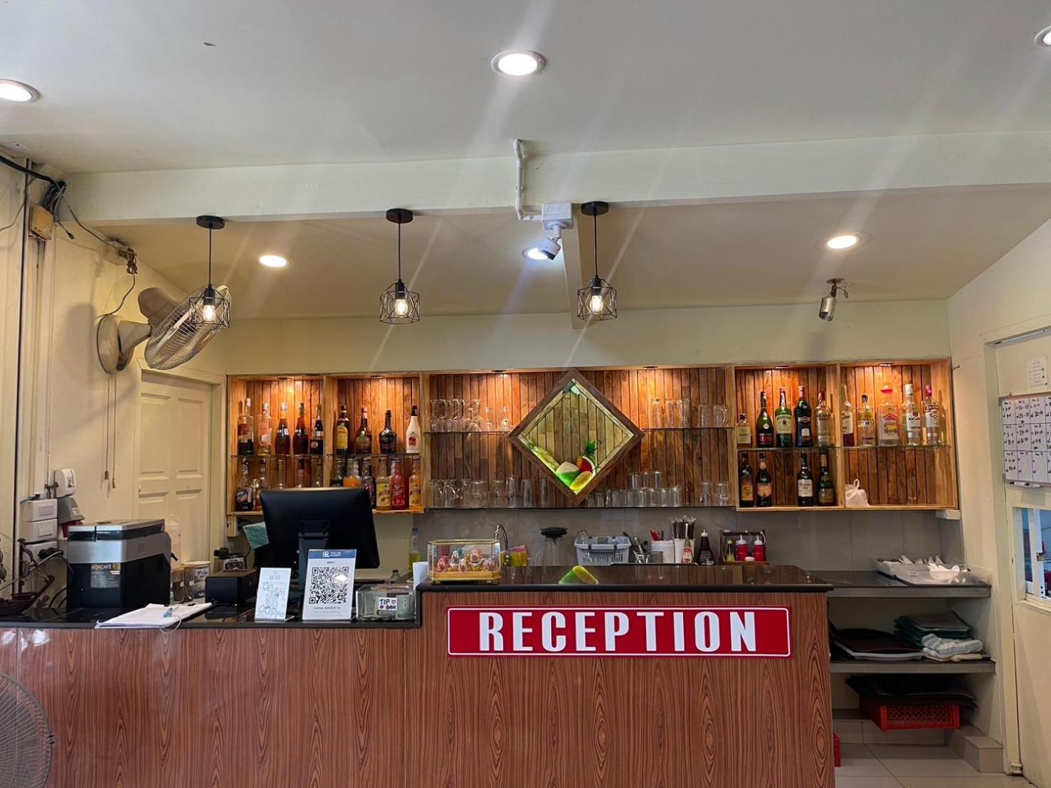 Malee And Restaurant Hostel