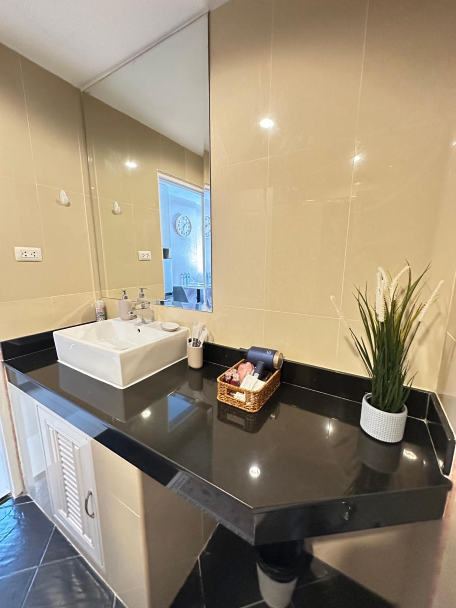 New Nordic Marcus Vip-5 - Spacious Near The Sea In The Area Of Phra Tam Nak Hill Apartment Pattaya