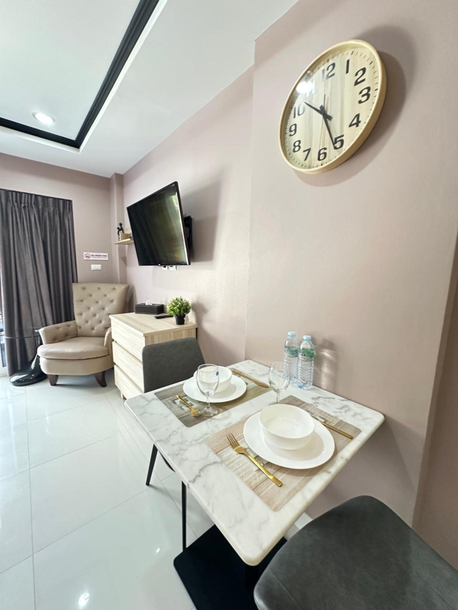 New Nordic Marcus Vip-5 - Spacious Near The Sea In The Area Of Phra Tam Nak Hill Apartment Pattaya