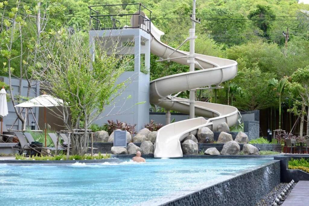 Sea View High Floor 2 Bed Apartment *