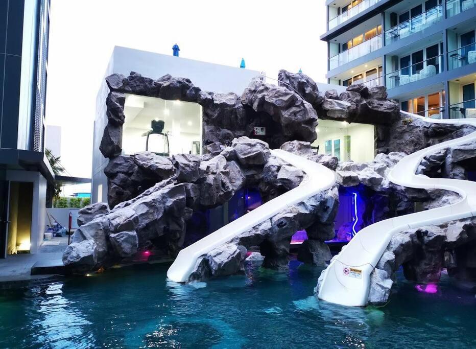Centara Avenue Pool View B72 * Pattaya