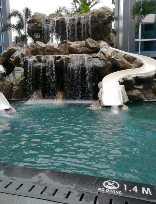 Centara Avenue Pool View B72 *