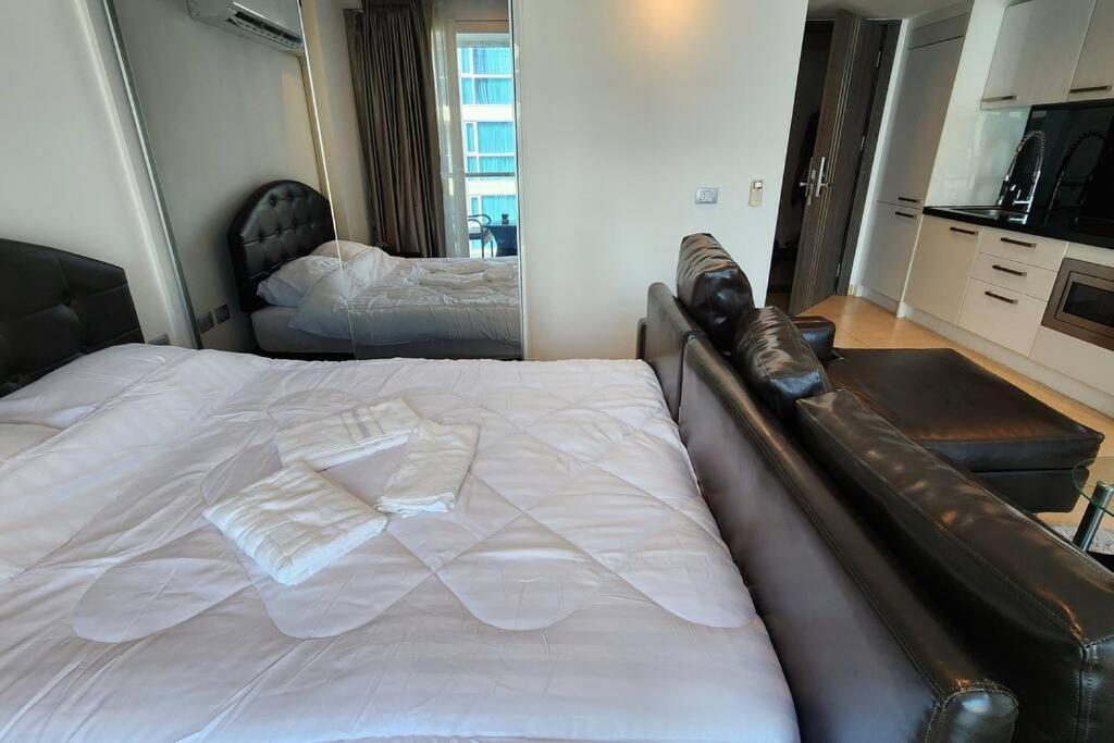 Centara Avenue Pool View B72 Pattaya