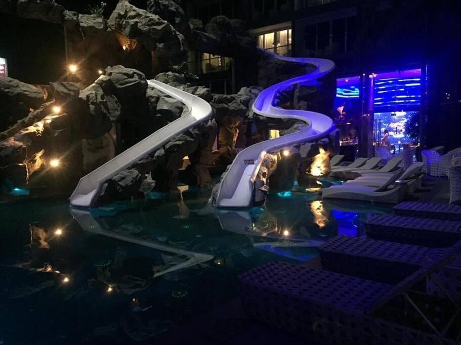 Centara Avenue Pool View B72 Apartment *