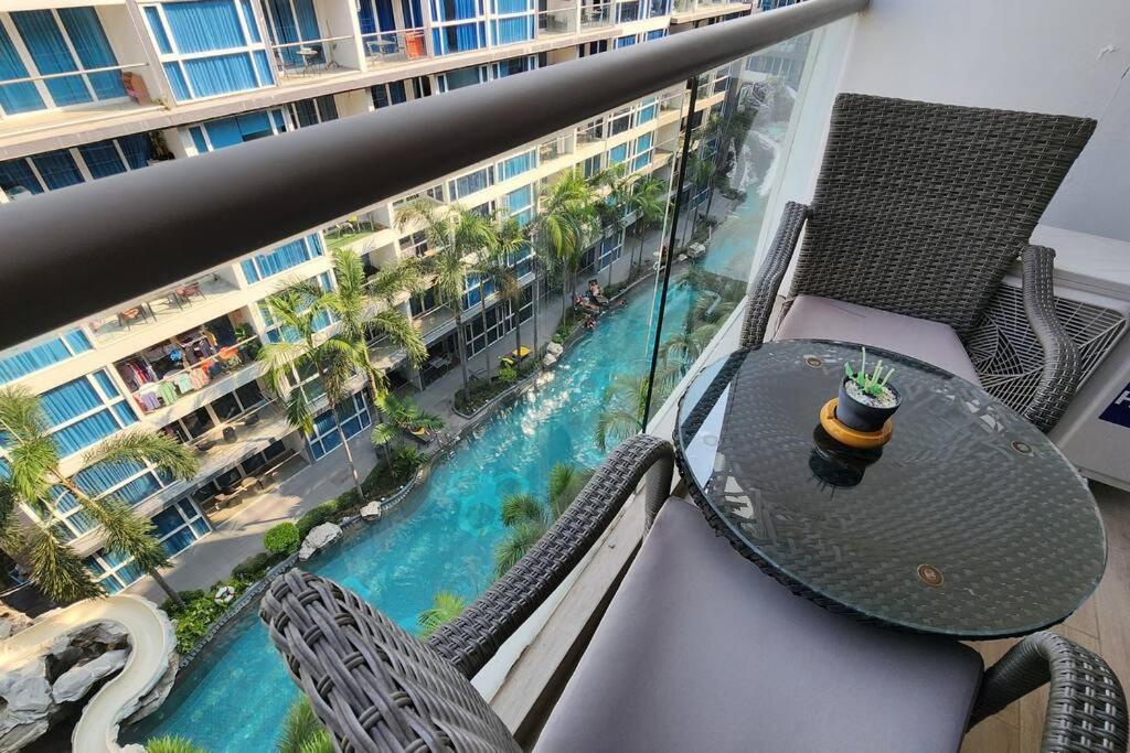 Centara Avenue Pool View B72 Pattaya
