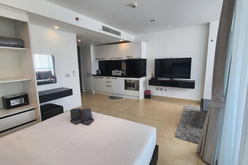 Centara Avenue Residences B65