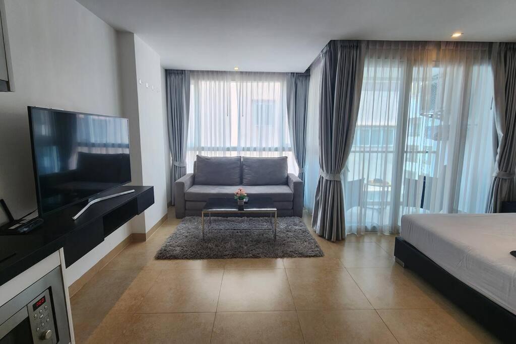 Centara Avenue Residences B65 Apartment *