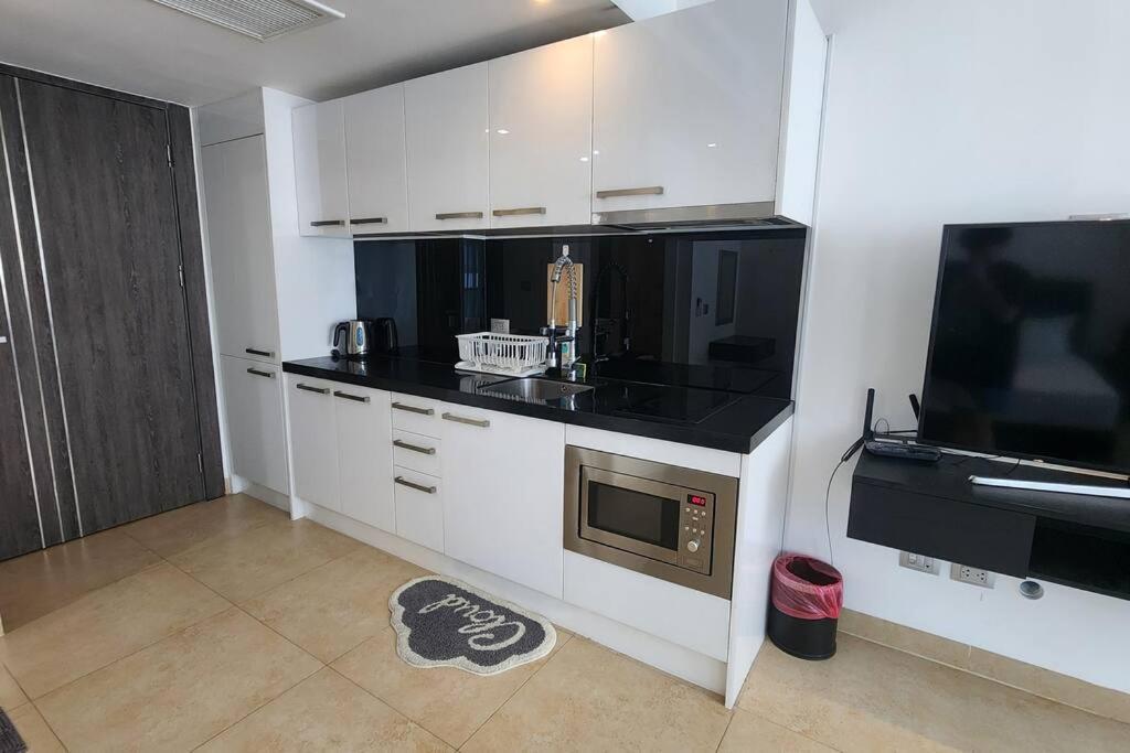Centara Avenue Residences B65 Apartment