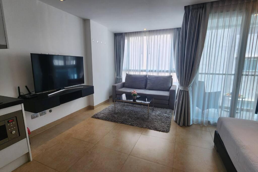 Centara Avenue Residences B65