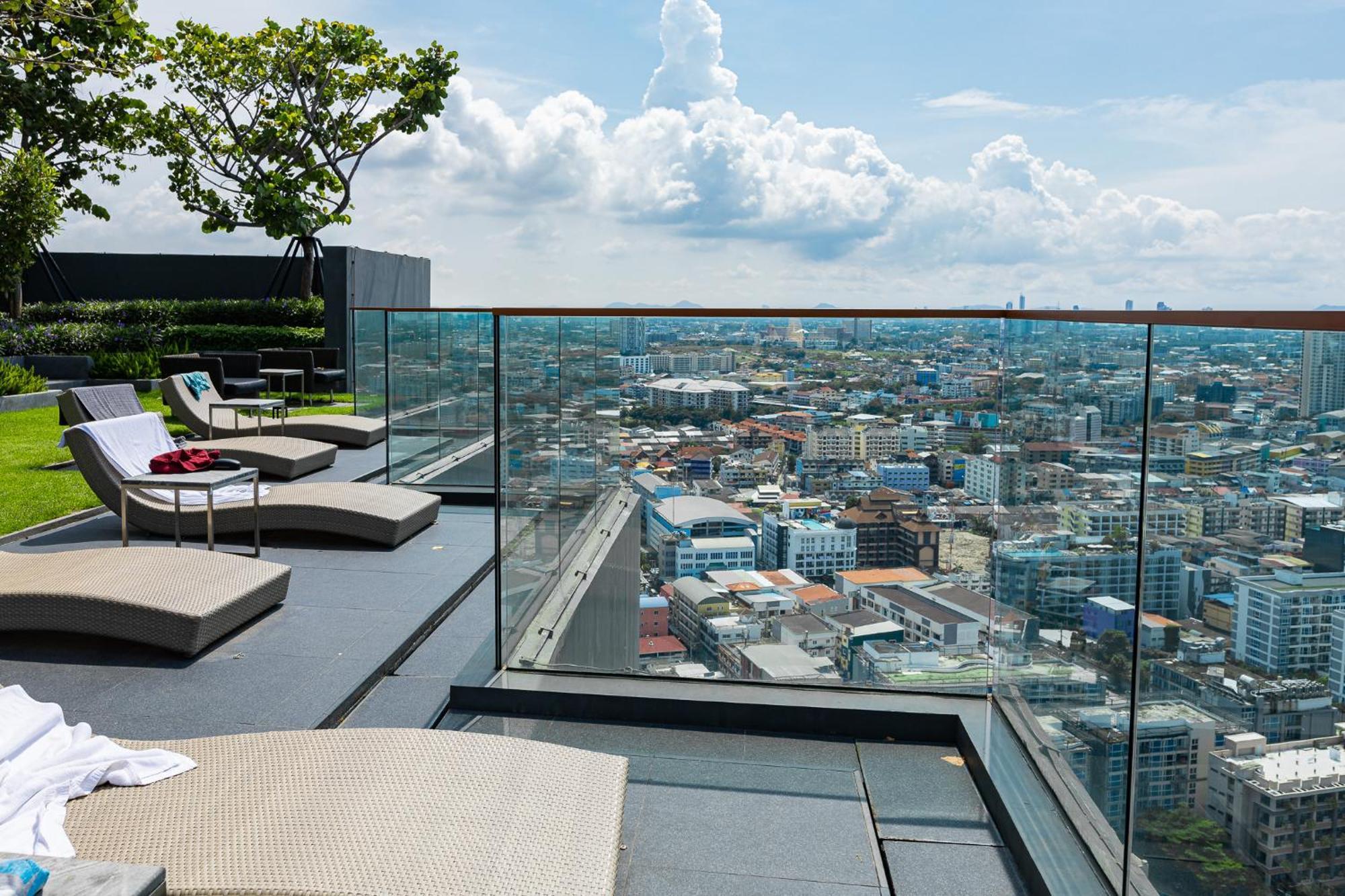 Luxury Edge Apartment Pattaya