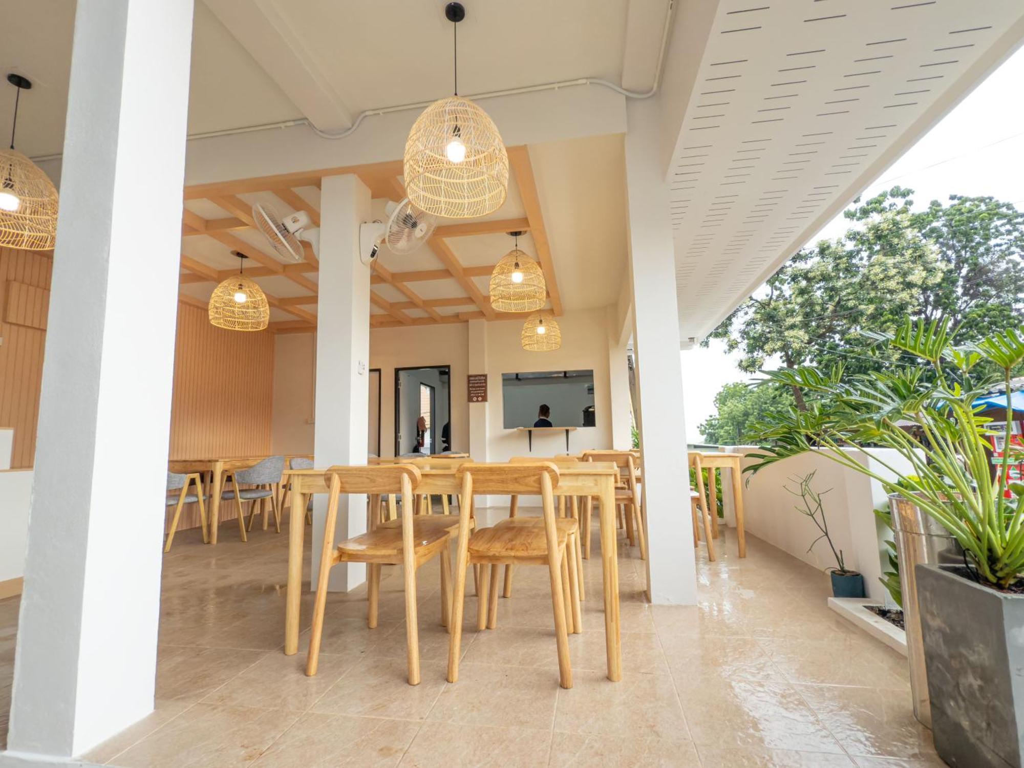 Hotel The Seathru Koh Larn Pattaya