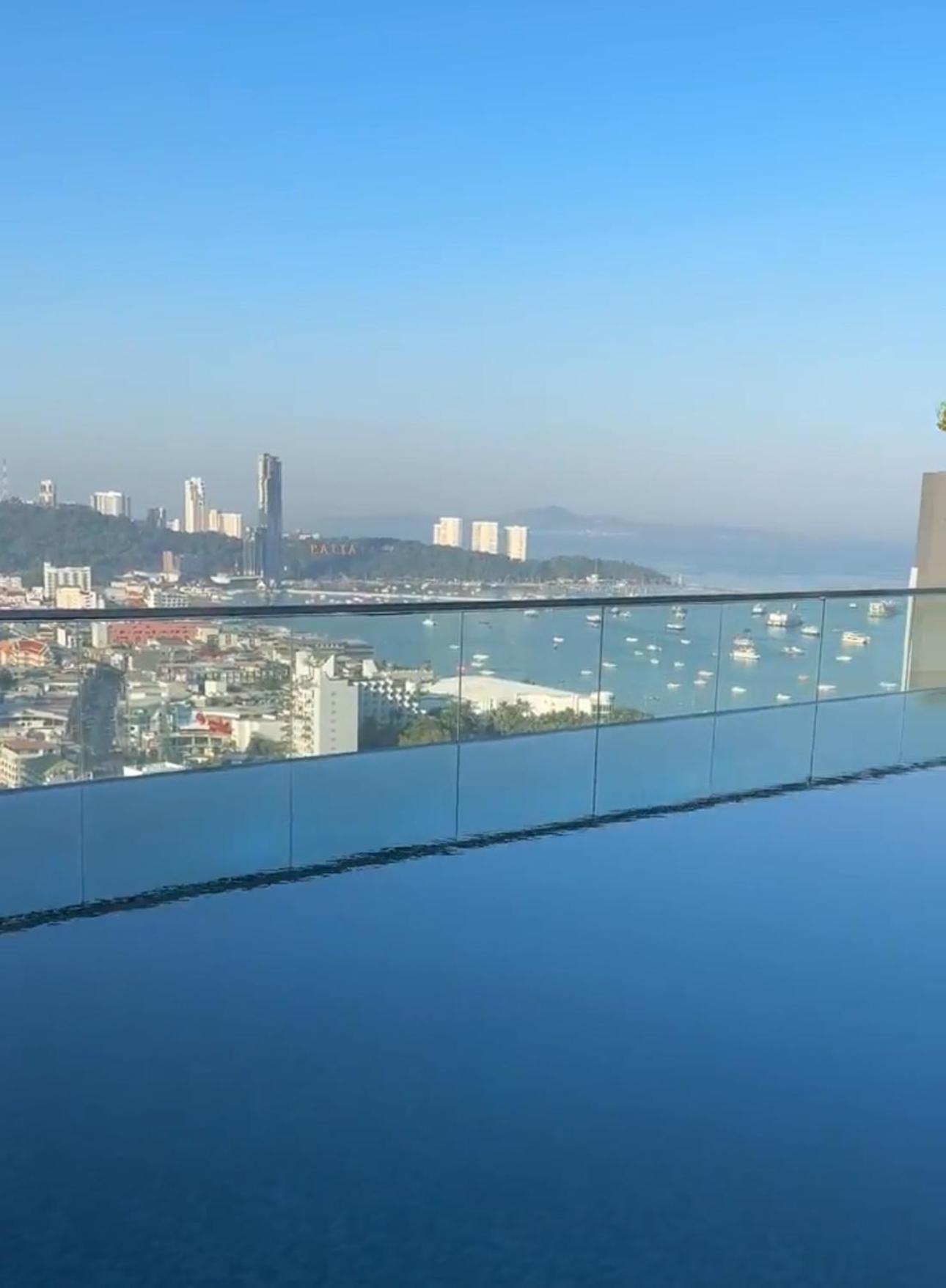 The Base Near Festival Apartment Pattaya