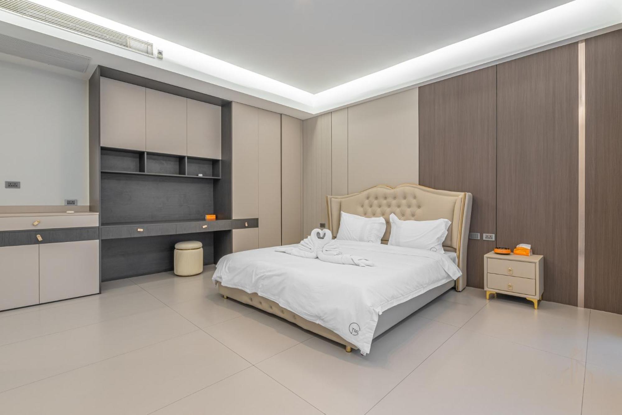 Urban 4 Bedroom-independent Swimming Pool And Ktv * Pattaya