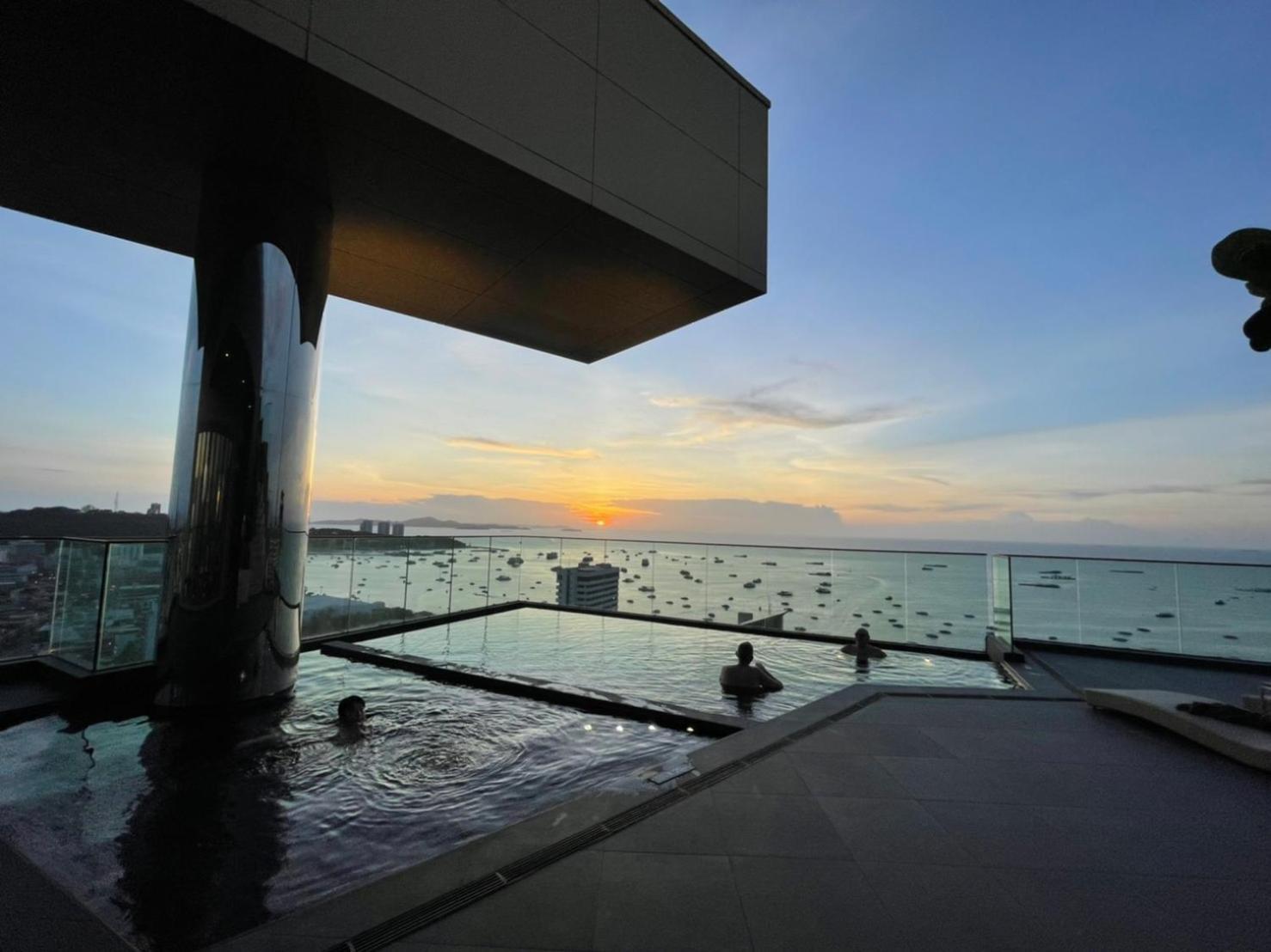 Edge Seaview With Infinity Pool & Free Netflix Apartment