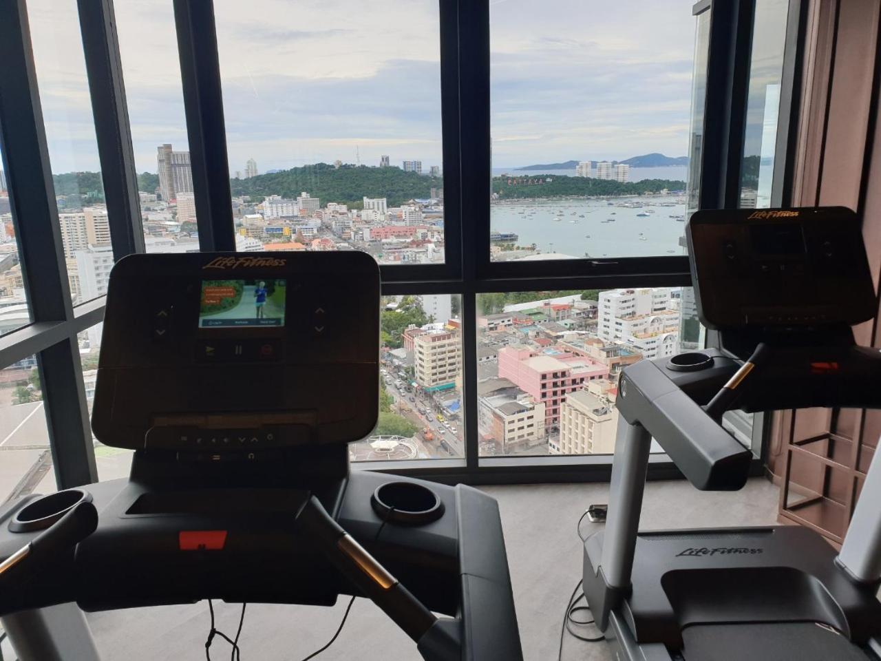 Edge Seaview With Infinity Pool & Free Netflix Pattaya