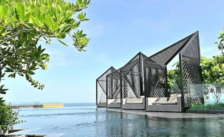 Apartment Edge Seaview With Infinity Pool & Free Netflix