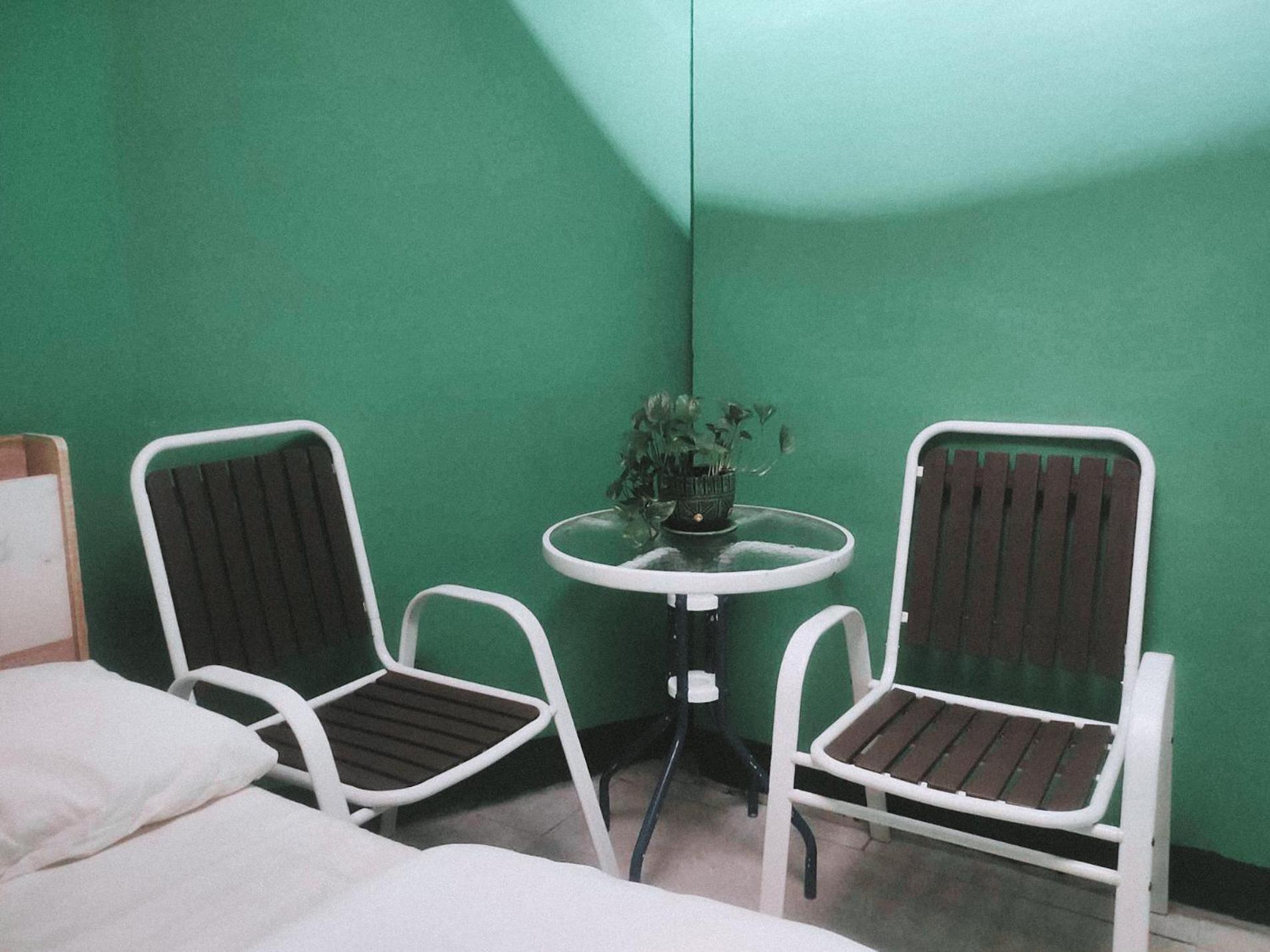 Happiness Community Wake & Bake - Rooftop Bar & Bistro