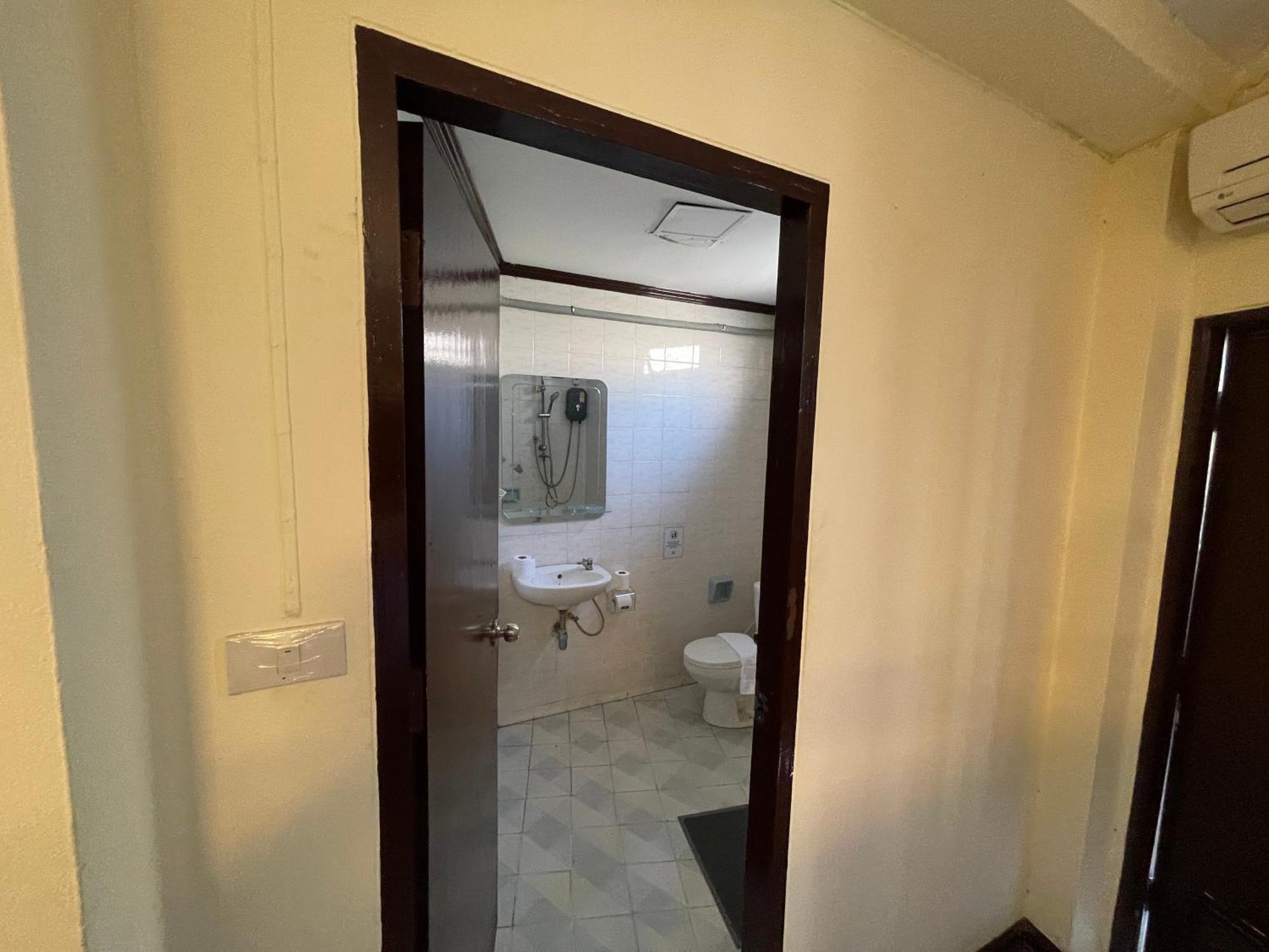 Maland House - Soi 14 Saisong Road Hotel