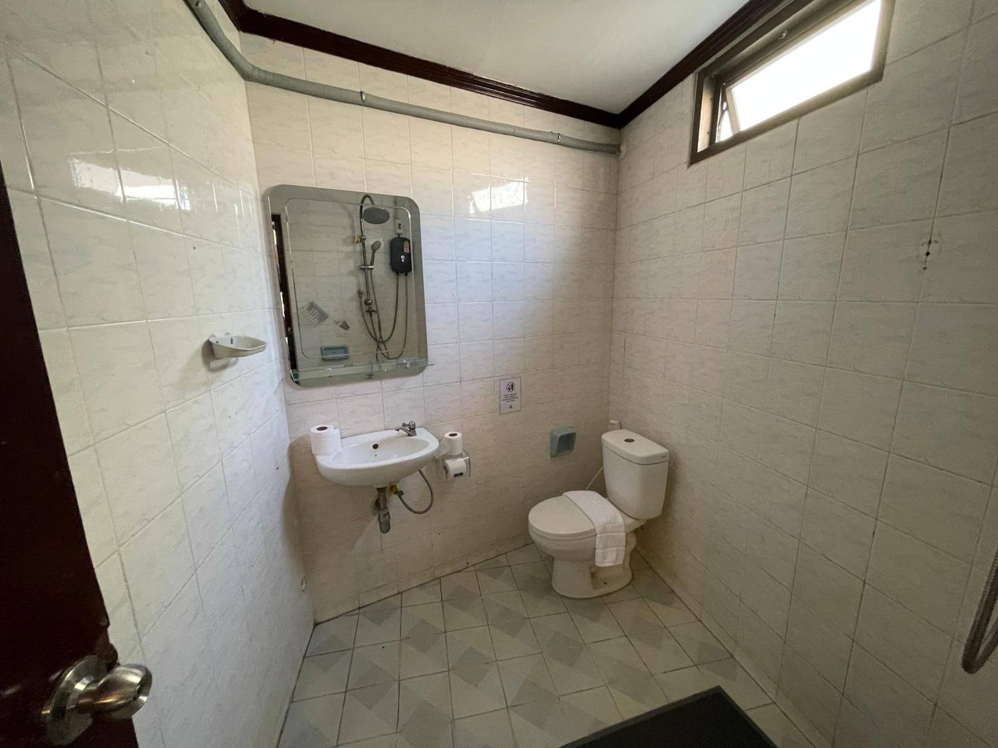 Maland House - Soi 14 Saisong Road Hotel