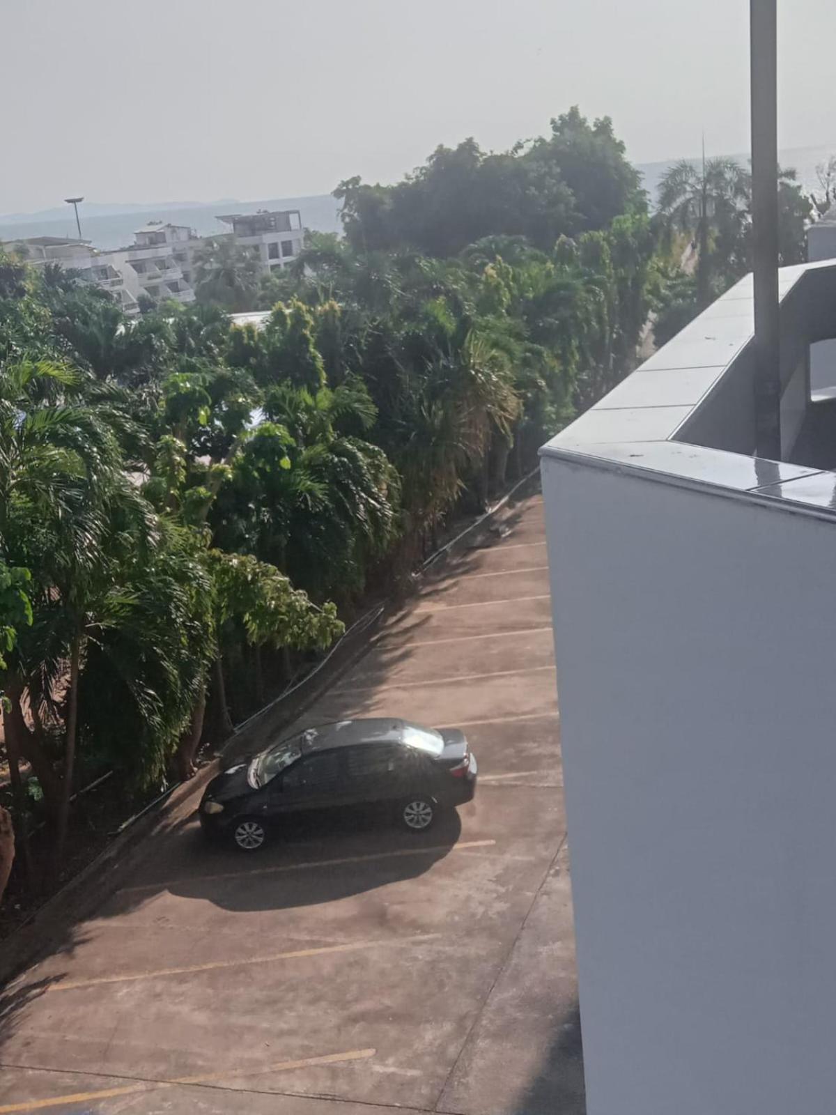 Condotel A Jomtien Road Apartment Pattaya