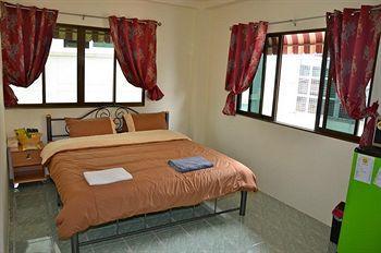 Pattaya Holiday Lodge *