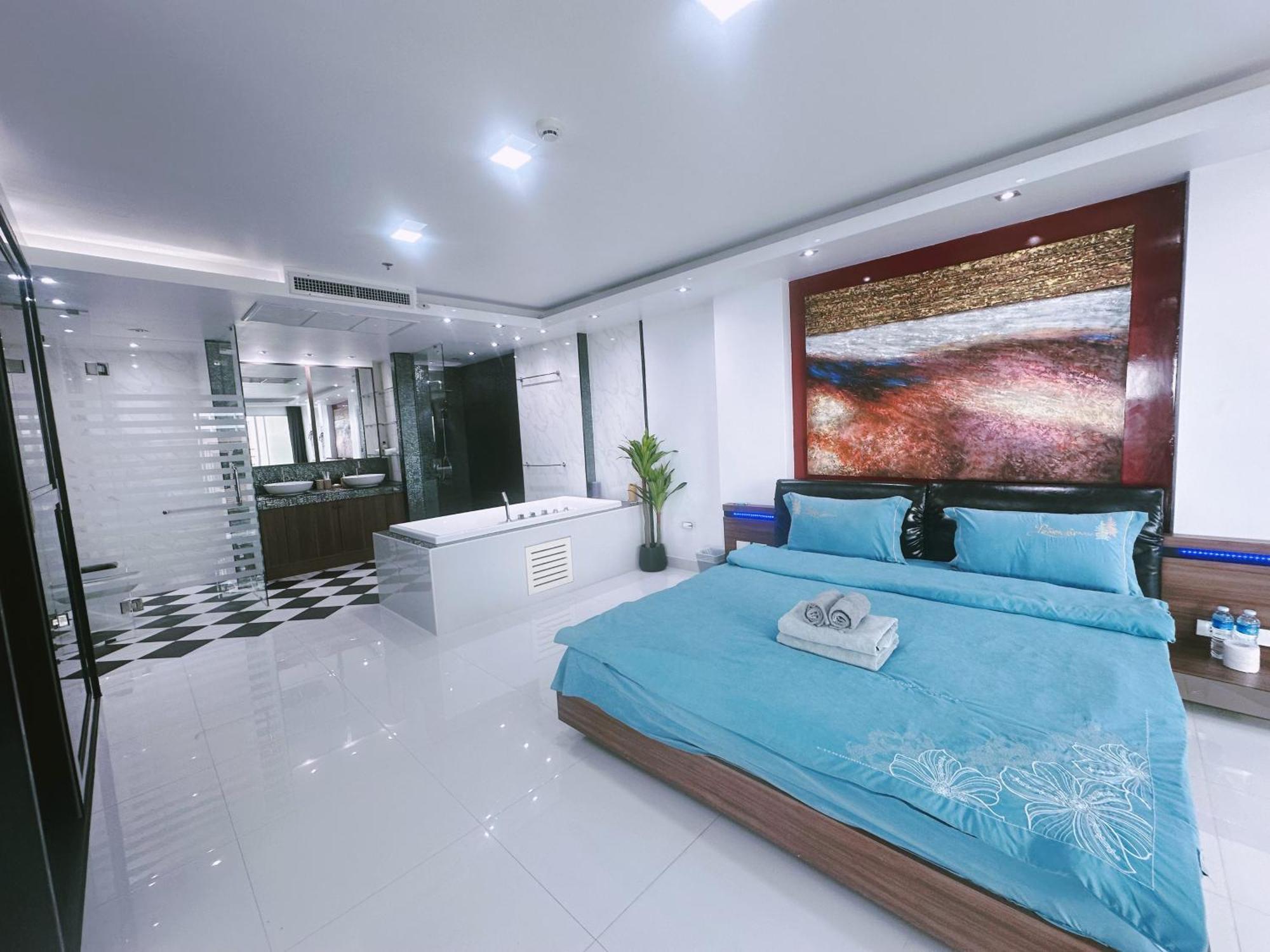 Amazing Big Balcony Seaview Dontan Beachfront * Pattaya