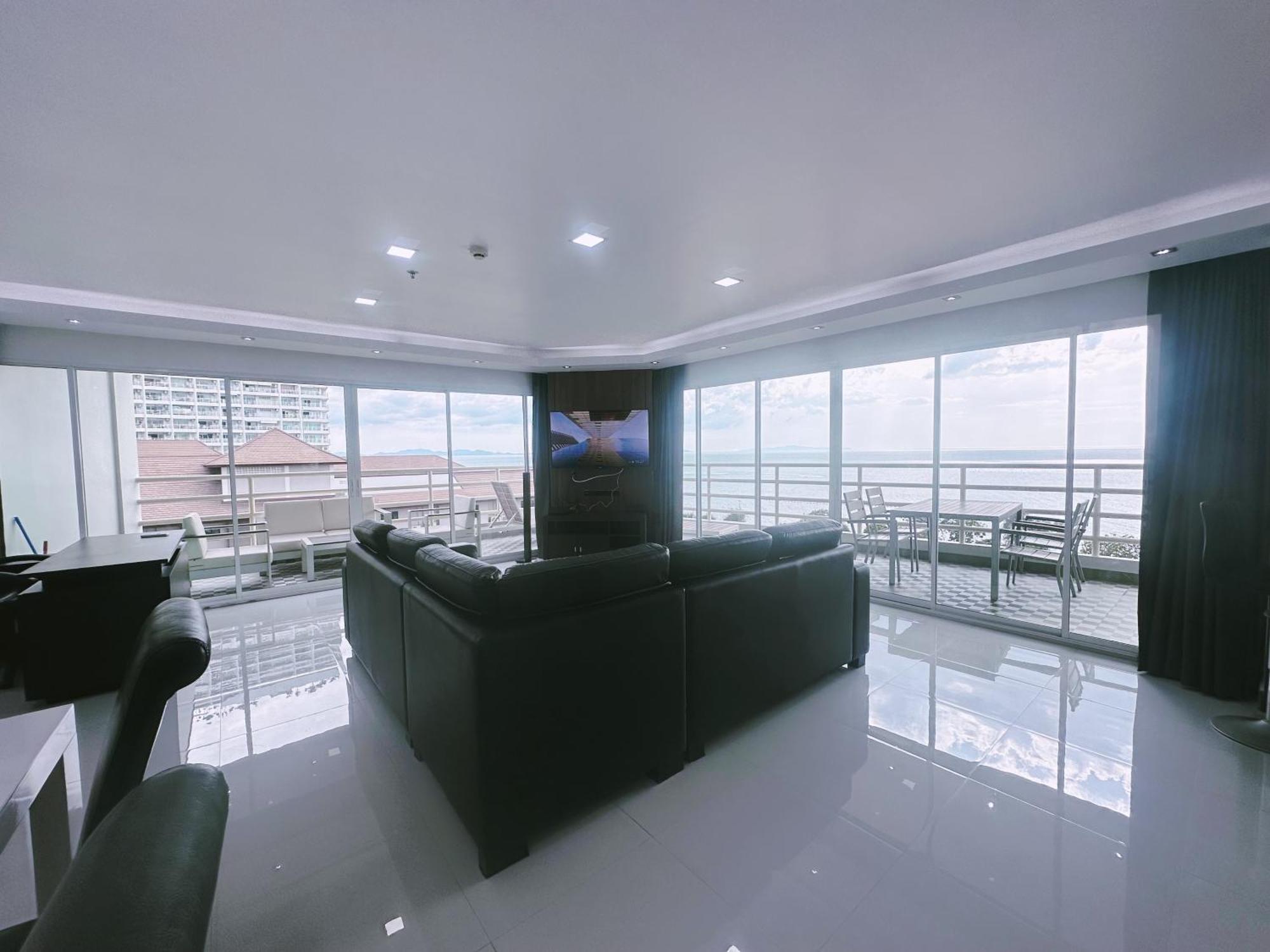 Amazing Big Balcony Seaview Dontan Beachfront Pattaya