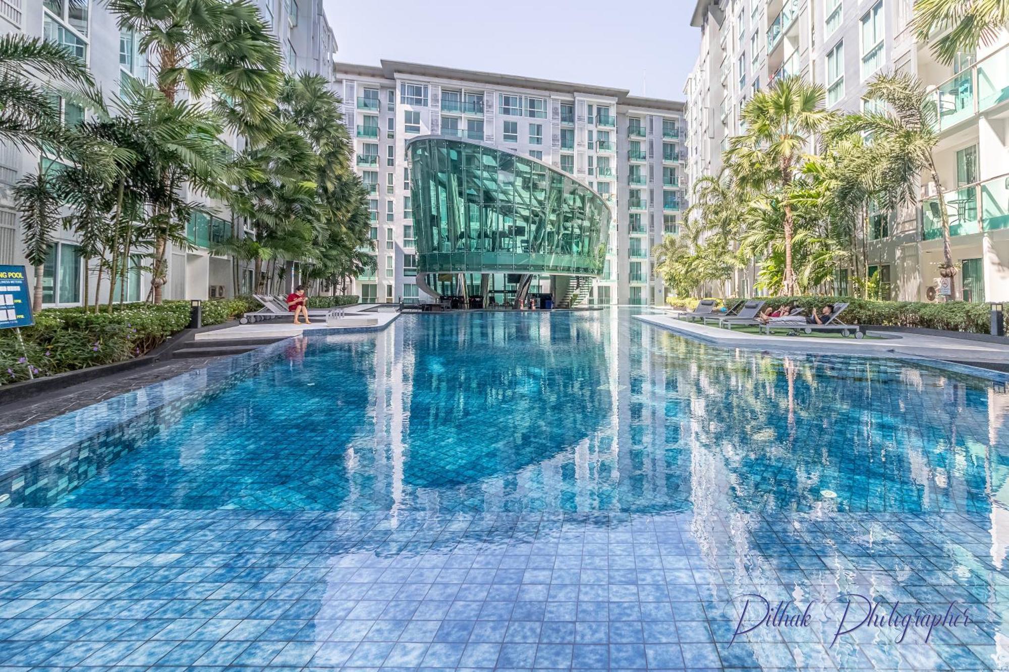 Center Pool View Apartment
