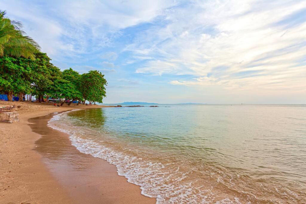 Beachfront Phratamnak Pangsapuri
