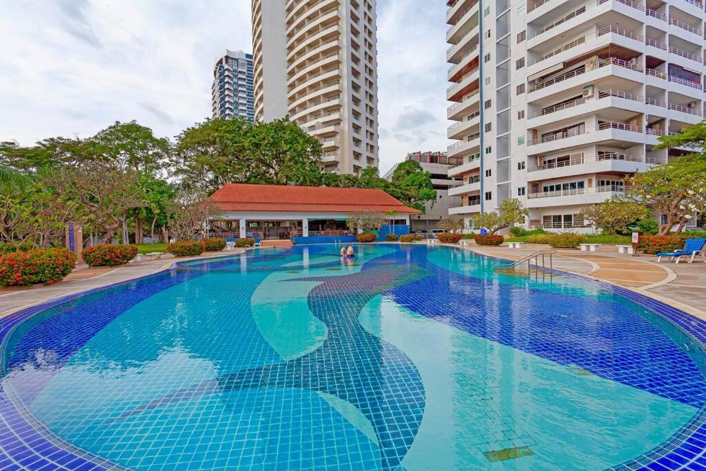 Beachfront Phratamnak Pattaya