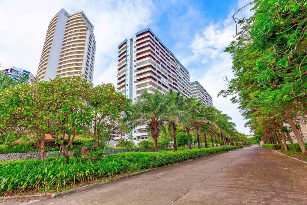 Beachfront Phratamnak * Pattaya