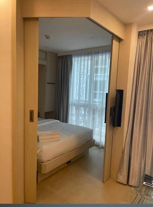 1bed Luxury With Pool & Gym Access Near Walking Street Apartment Pattaya