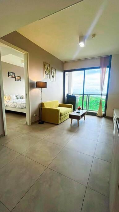 Sea View High Floor 2 Bed Room-excellent Location Pattaya