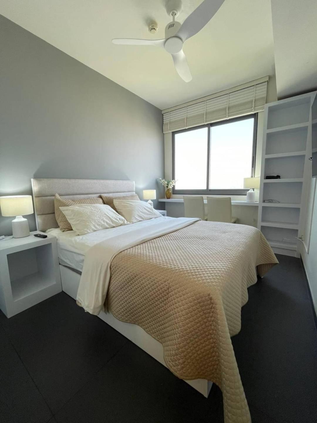 Unixx Seaview Luxury