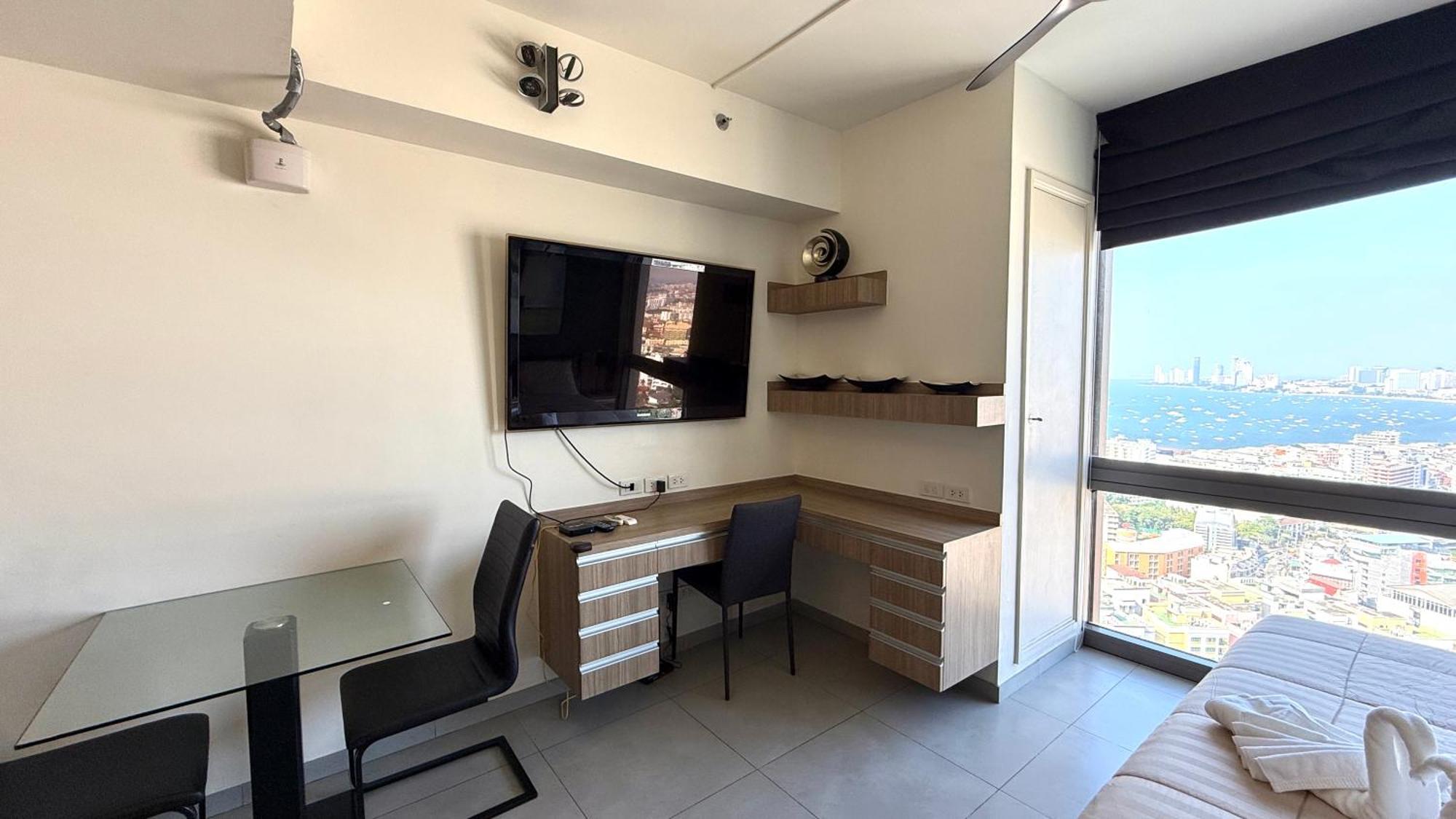 Unixx Seaview Luxury Pattaya