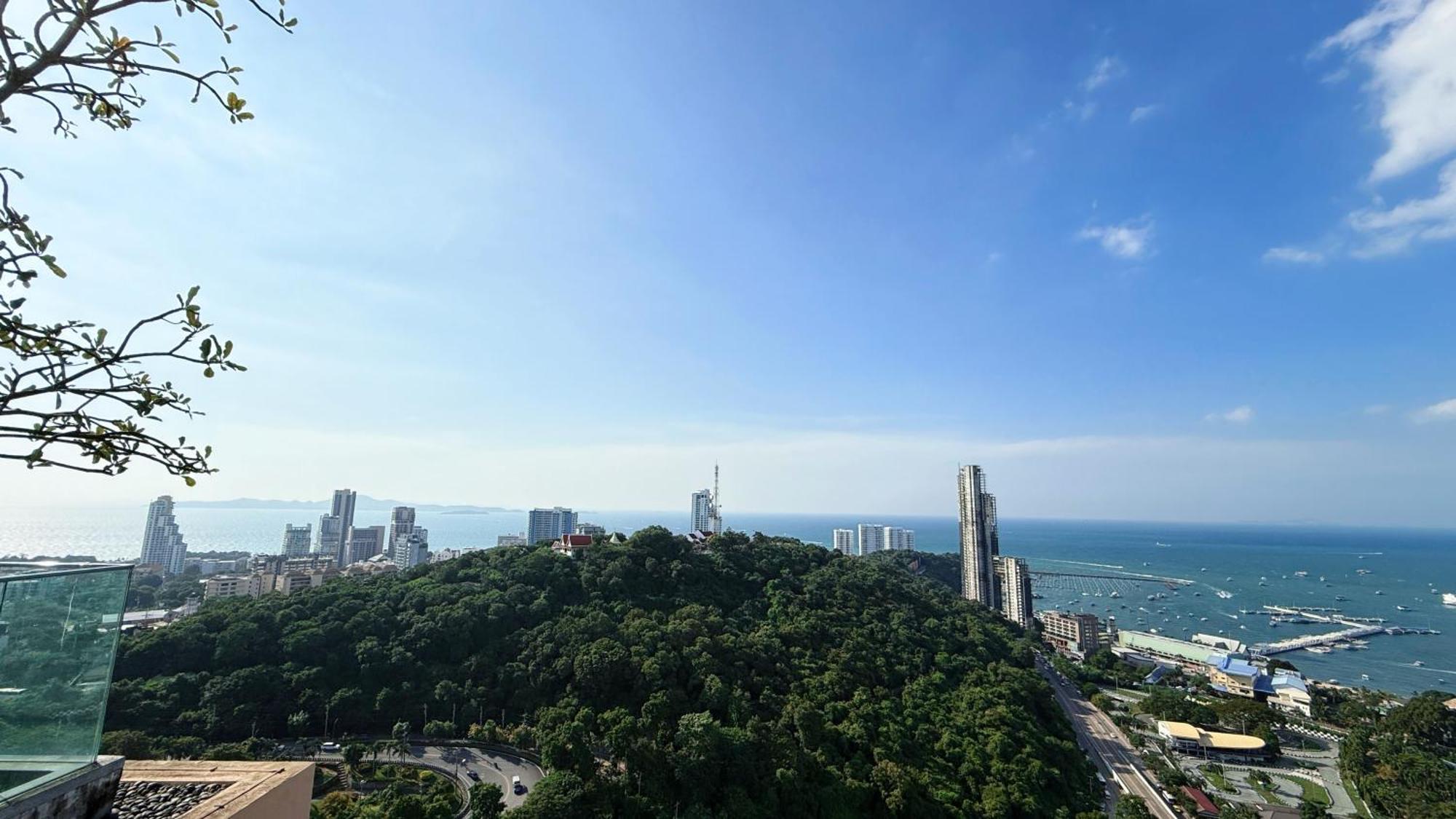 Unixx Seaview Luxury Pattaya