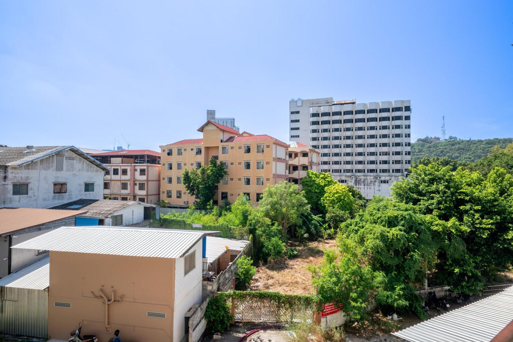 Hotel Abunawas Merry At Walking Street Pattaya