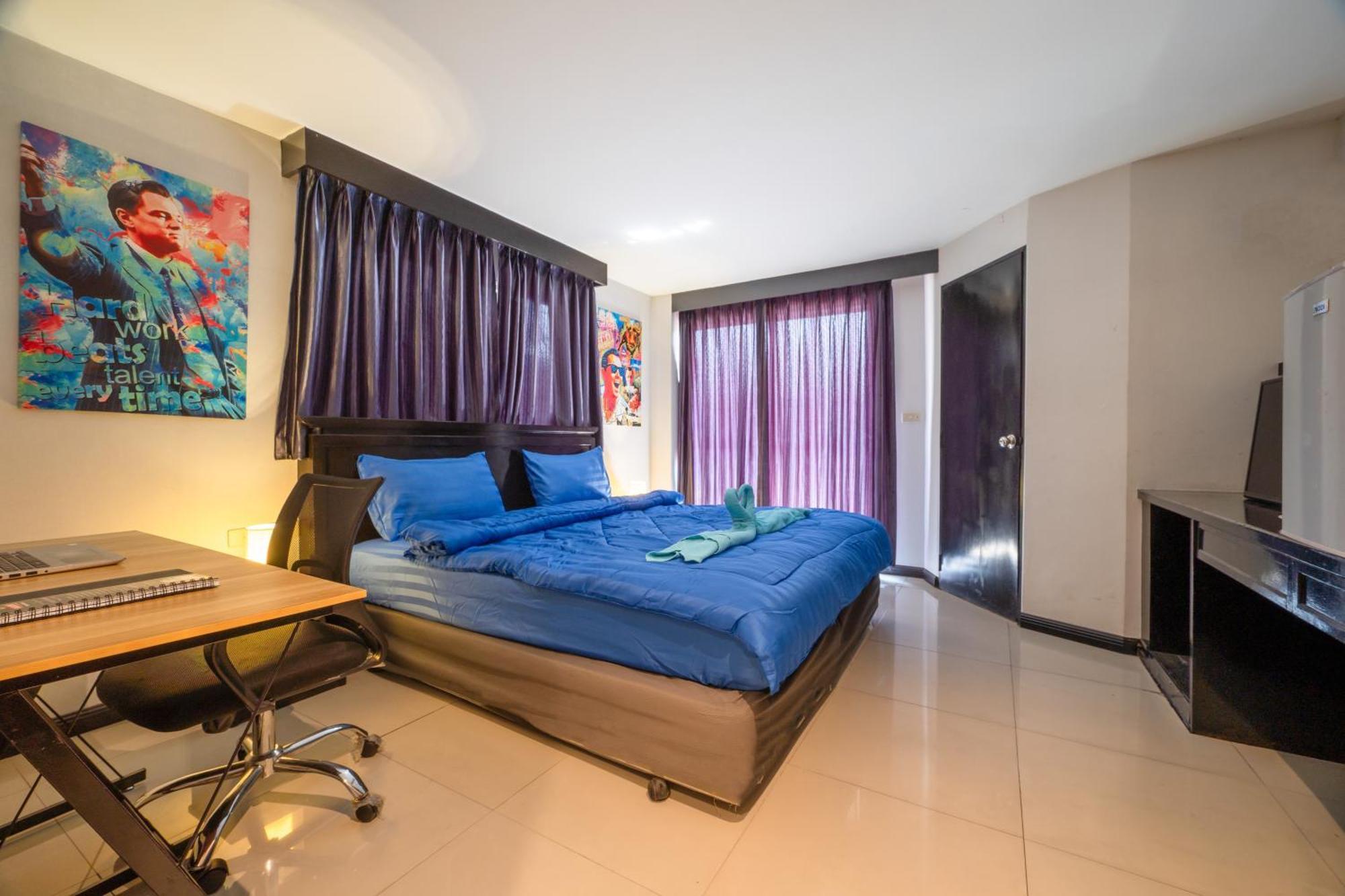 Abunawas Merry At Walking Street