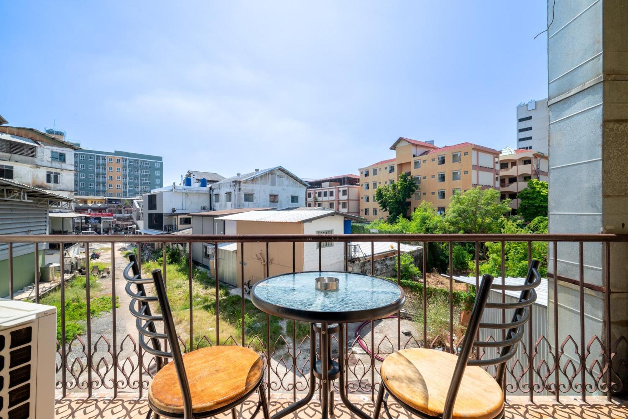 Abunawas Merry At Walking Street Hotel 2*