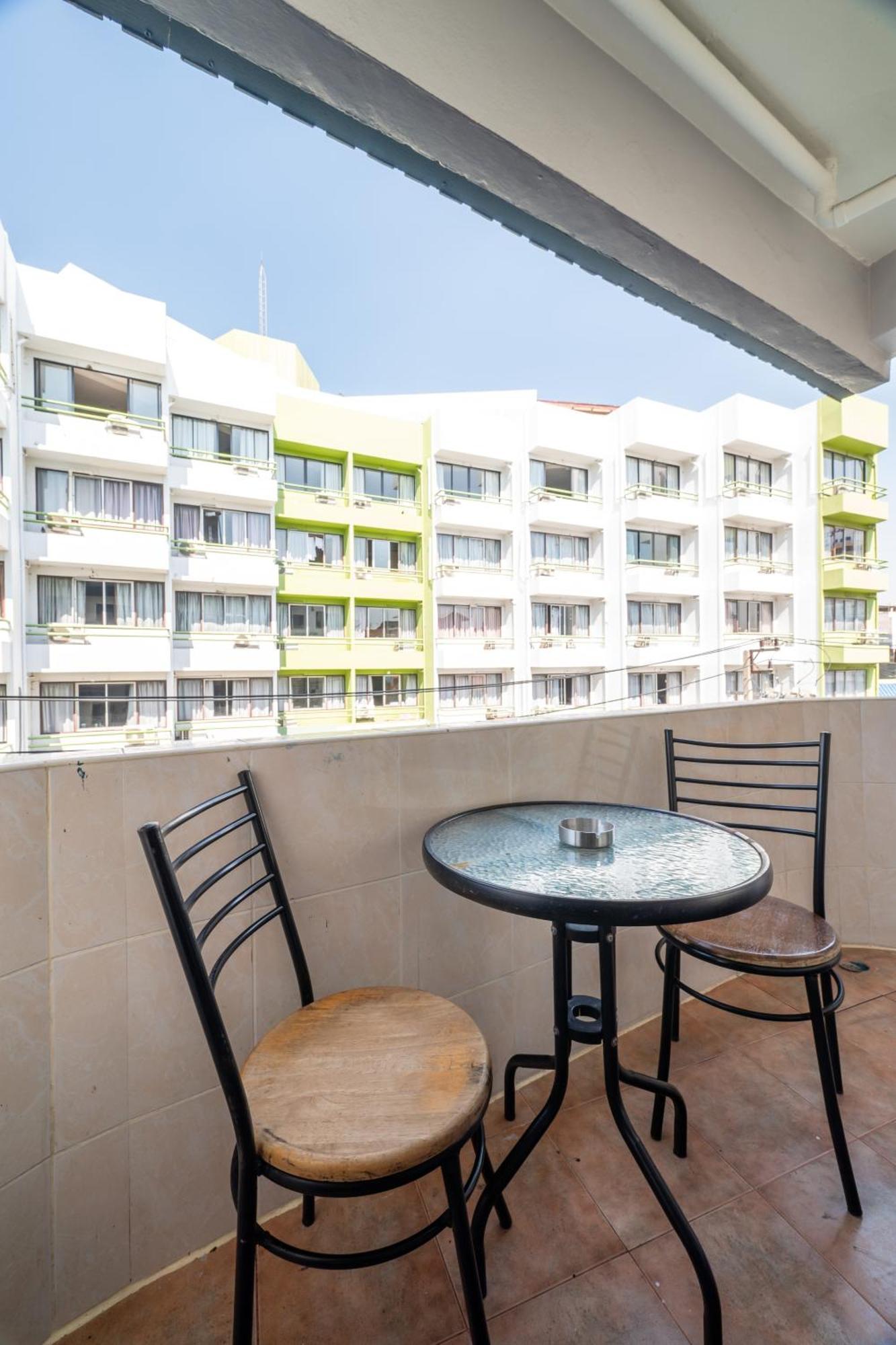 Abunawas Merry At Walking Street 2*