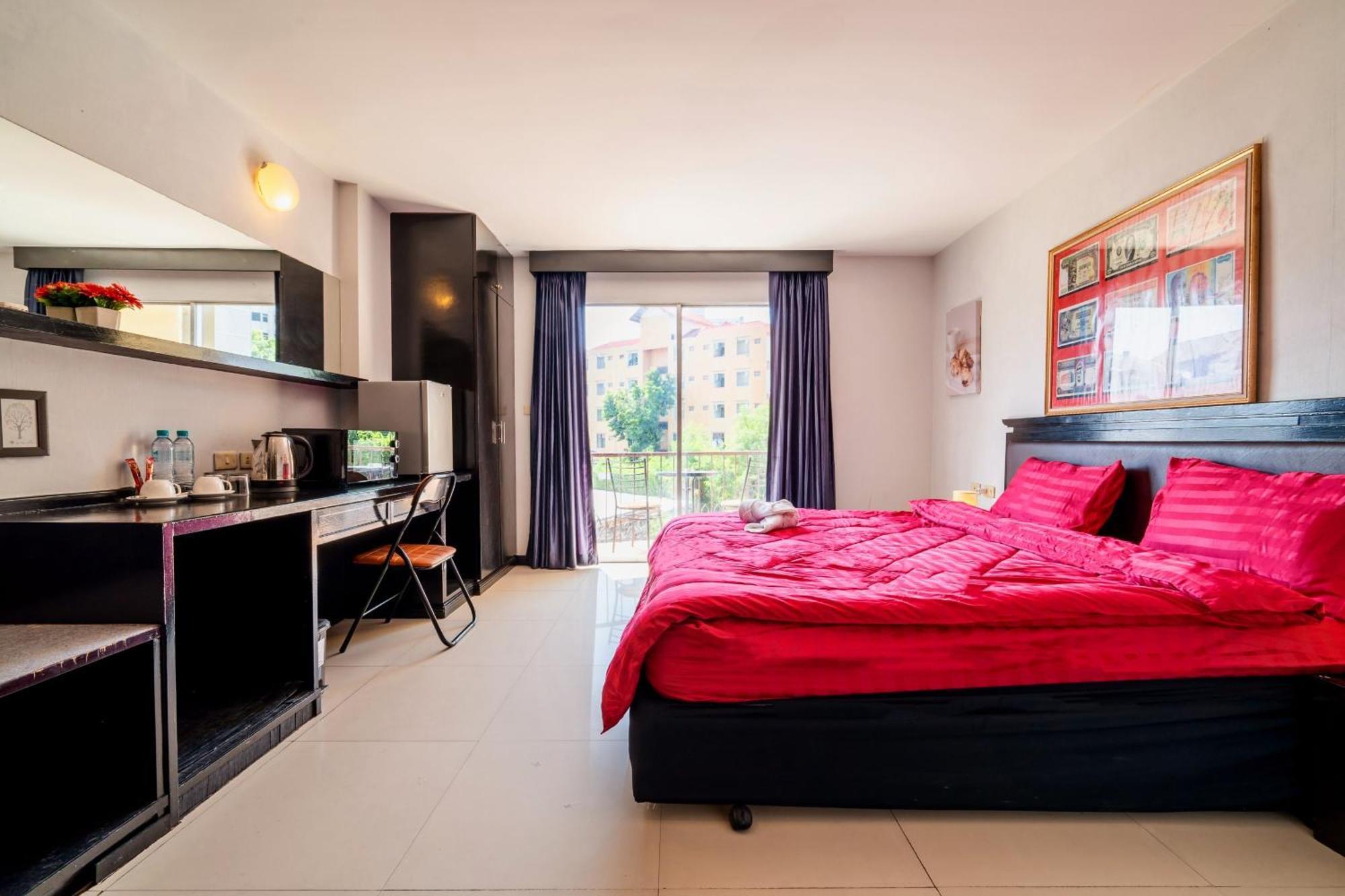 Abunawas Merry At Walking Street