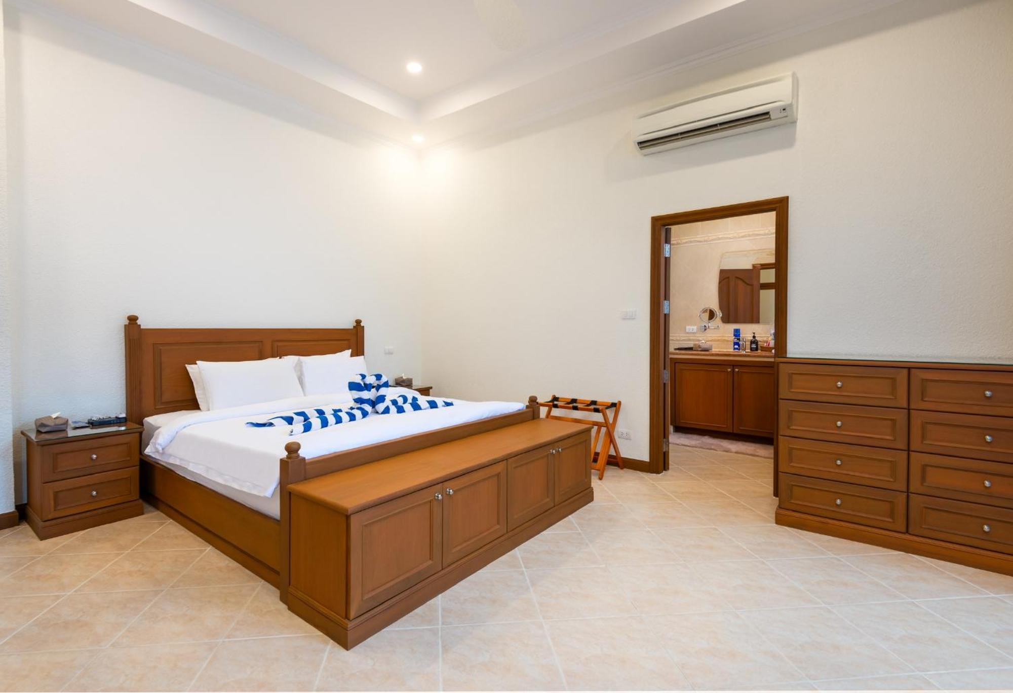 Franken Luxury Pool Villa Pattaya