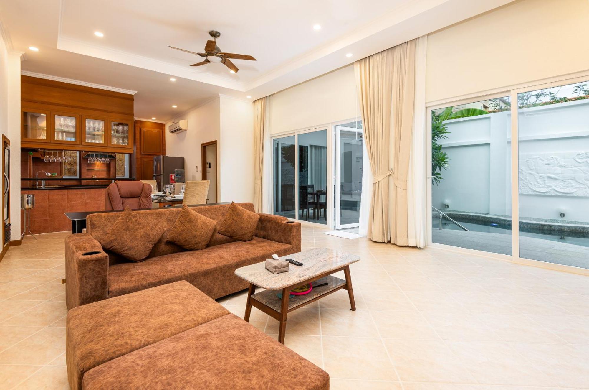 Franken Luxury Pool Villa